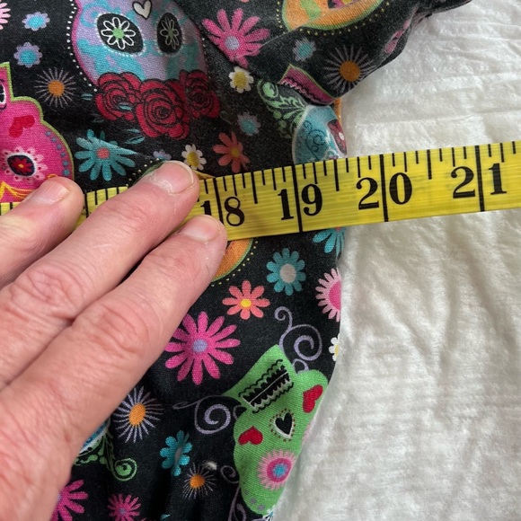 Halloween scrub top uniform, two pockets size Small Petite - Picture 3 of 8